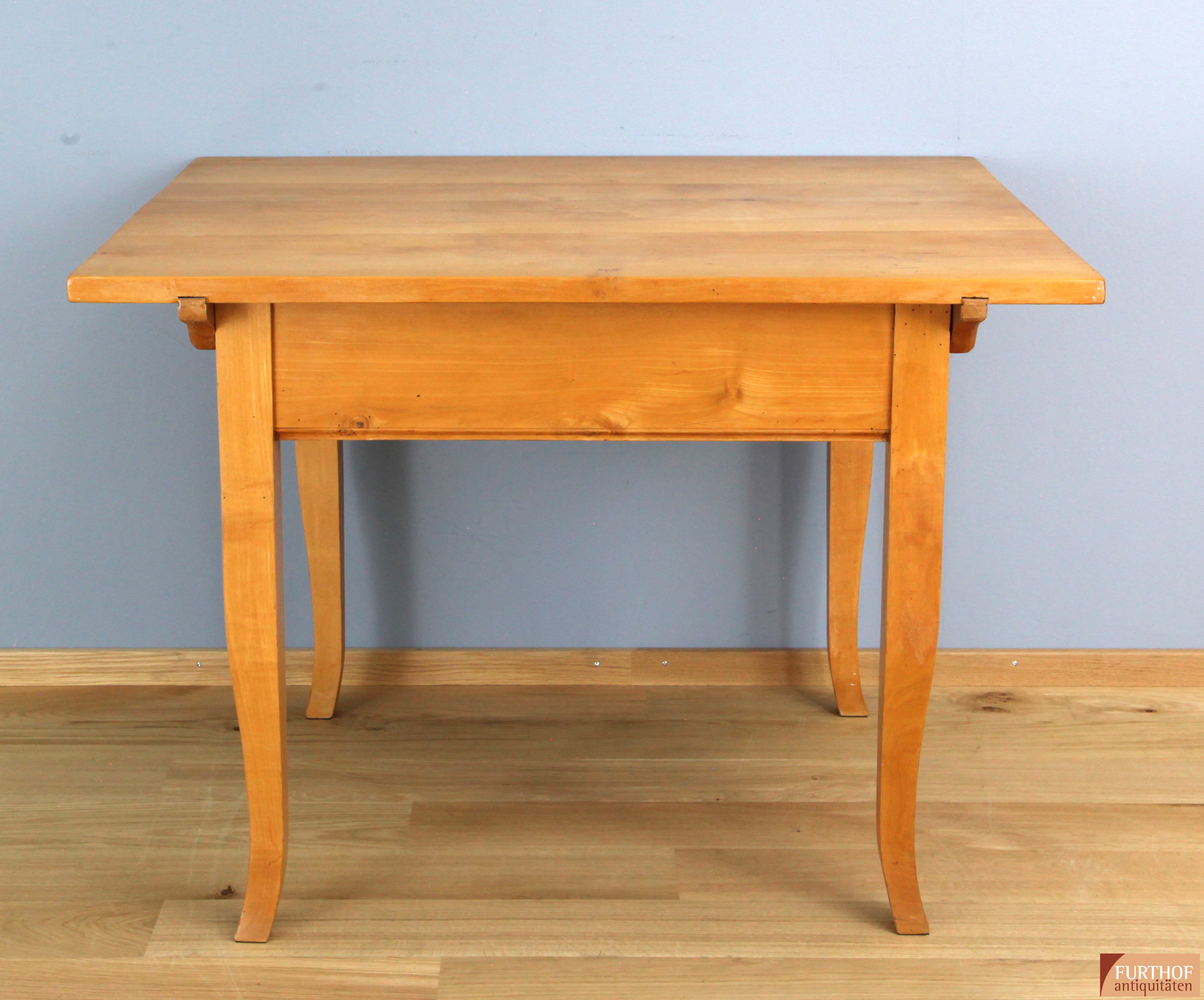 Tisch aus Ahorn mit Schublade 106x92cm