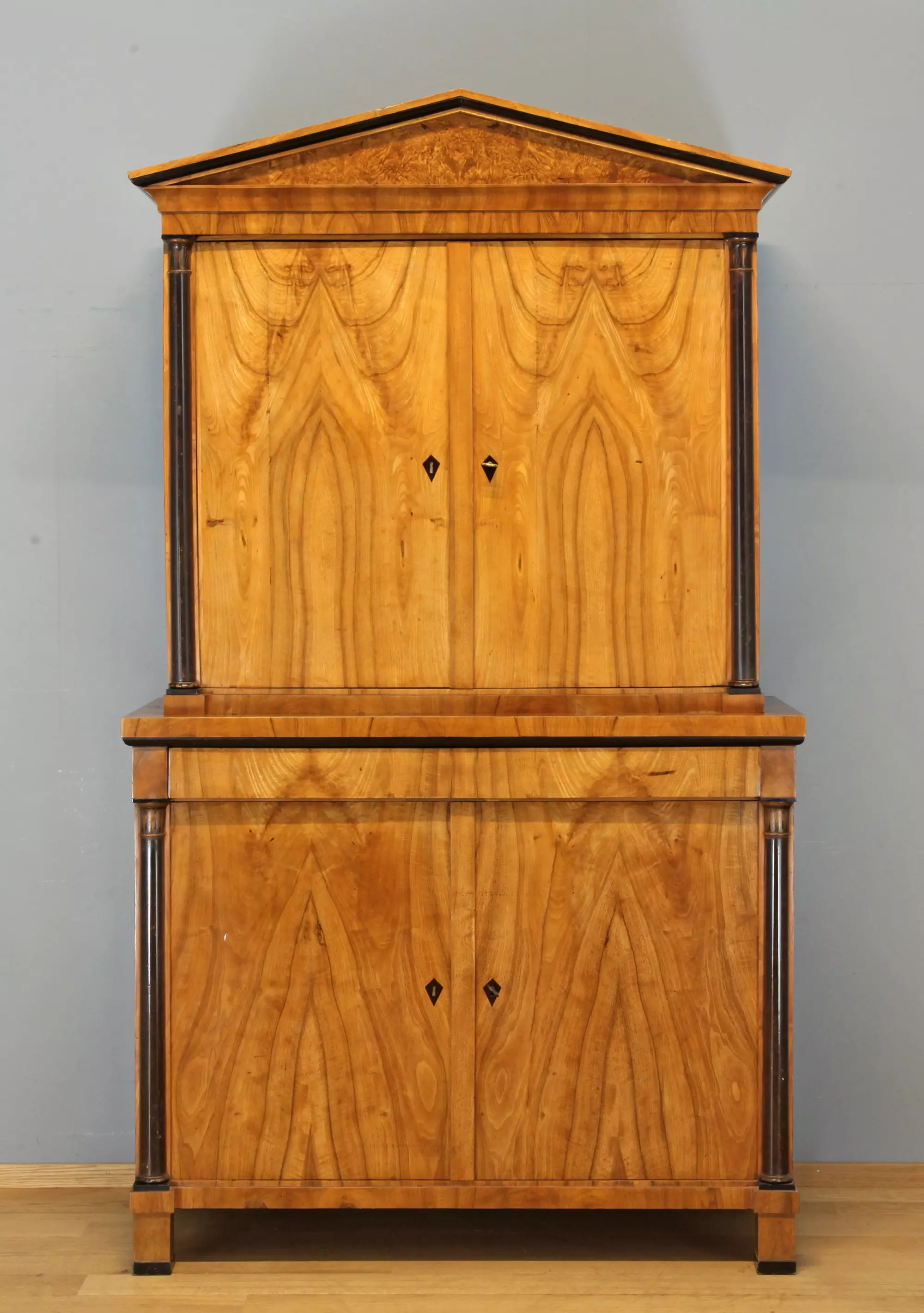 Biedermeier Aufsatzkommode aus Nussbaum von 1820 | Furthof Antikmöbel GmbH
