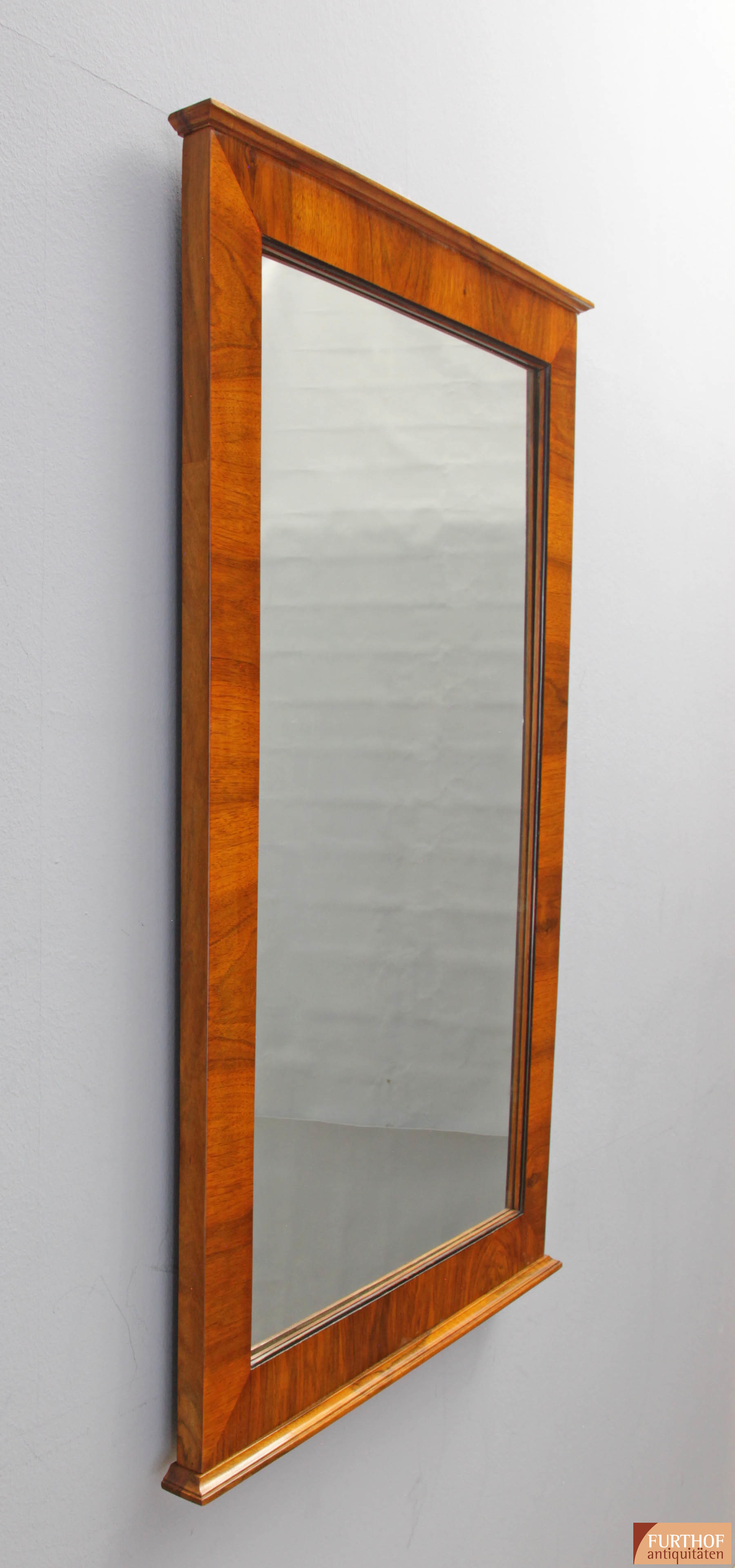 Biedermeier Spiegel aus Nussbaum um 1820