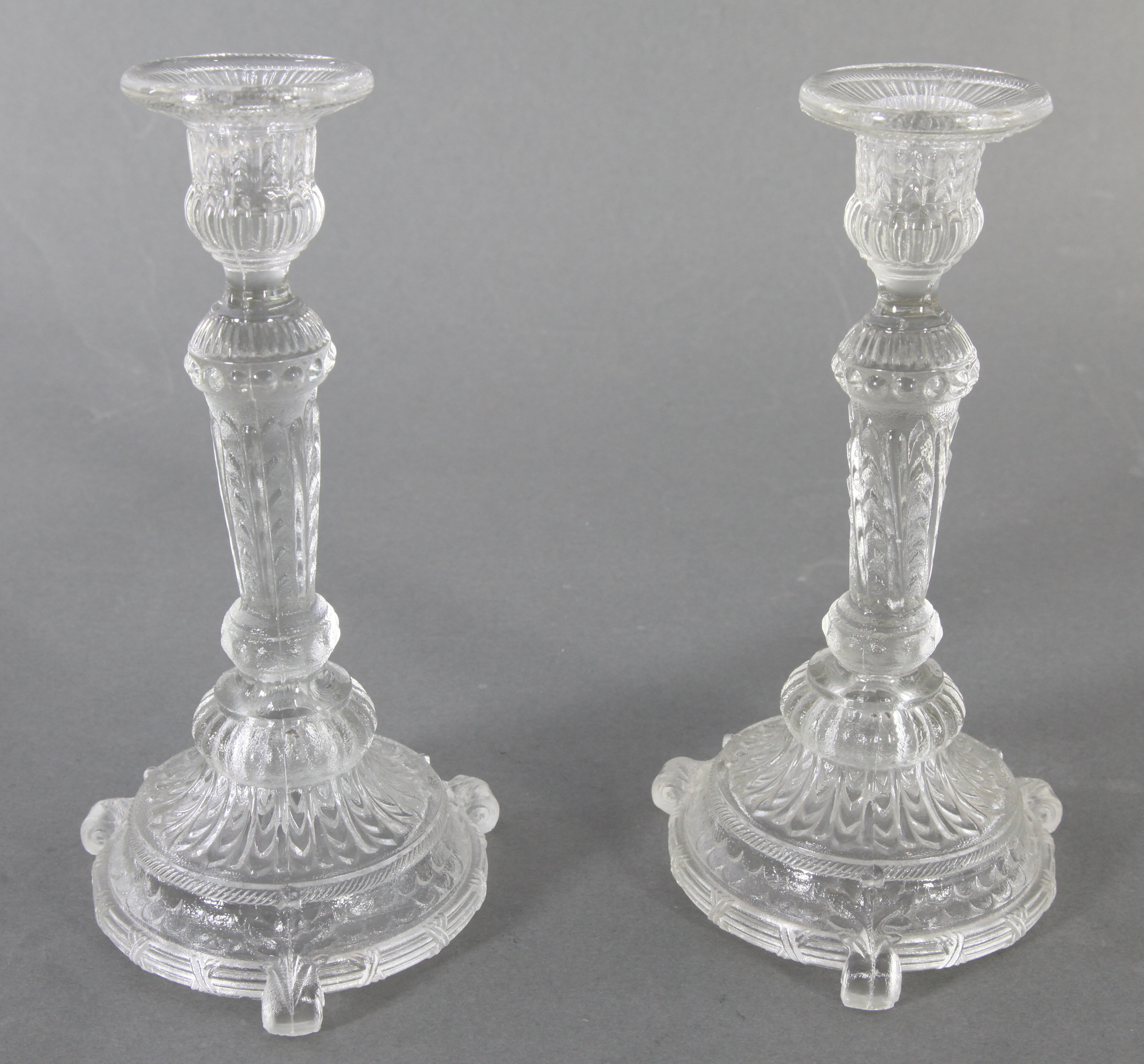 Paar neoklassizistische Kerzenleuchter aus Glas, um 1900