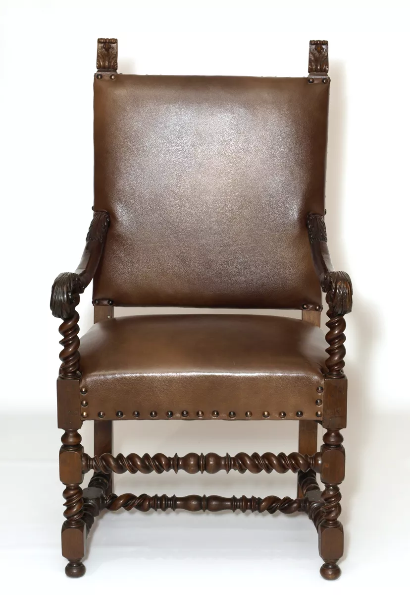 Neo-Barocker Sessel aus Nussbaum