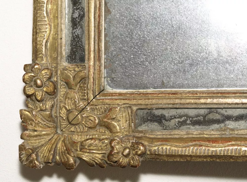 Barock Spiegel mit kleinen Spiegelgläsern im Rahmen