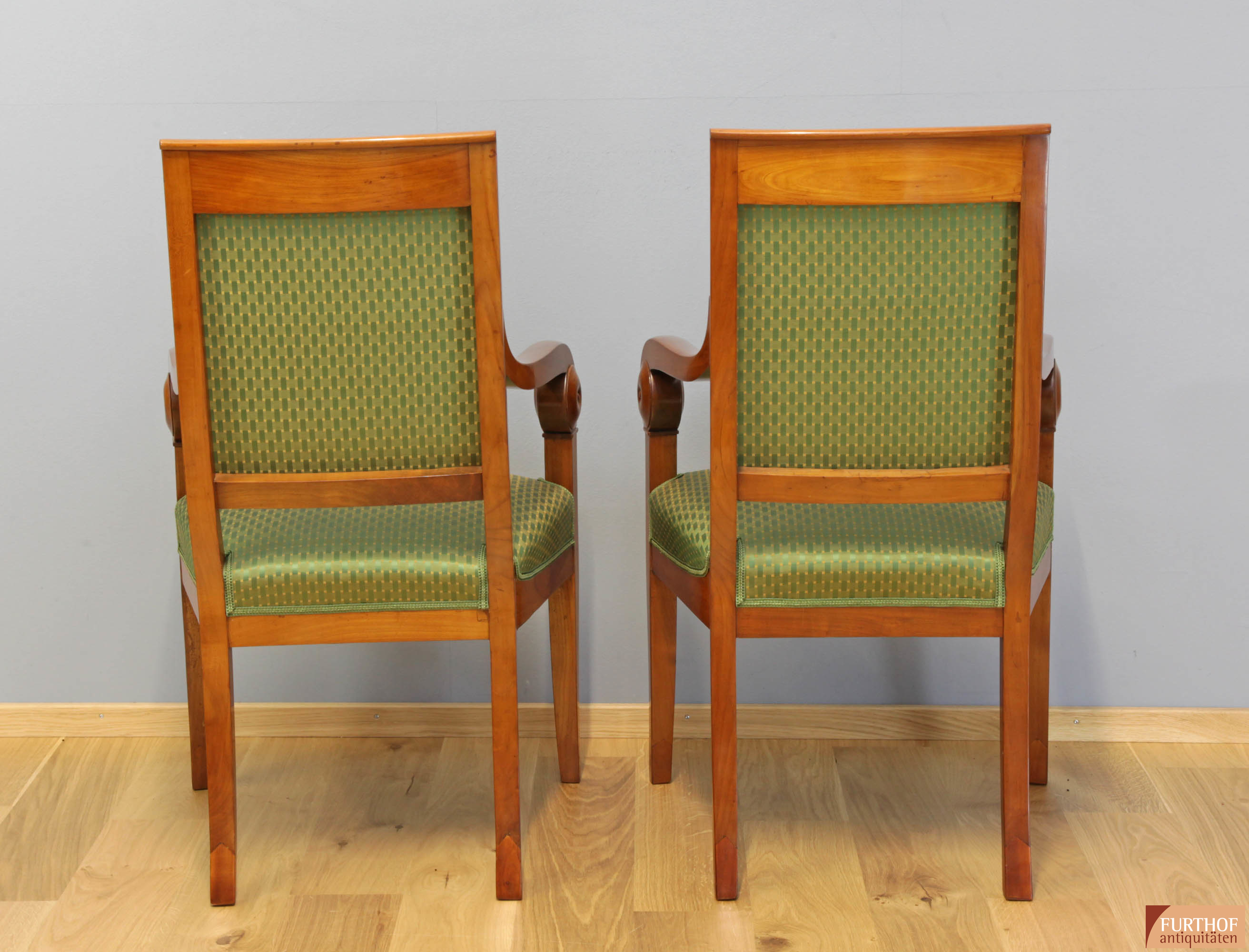 Paar Biedermeier Sessel aus Kirschbaum