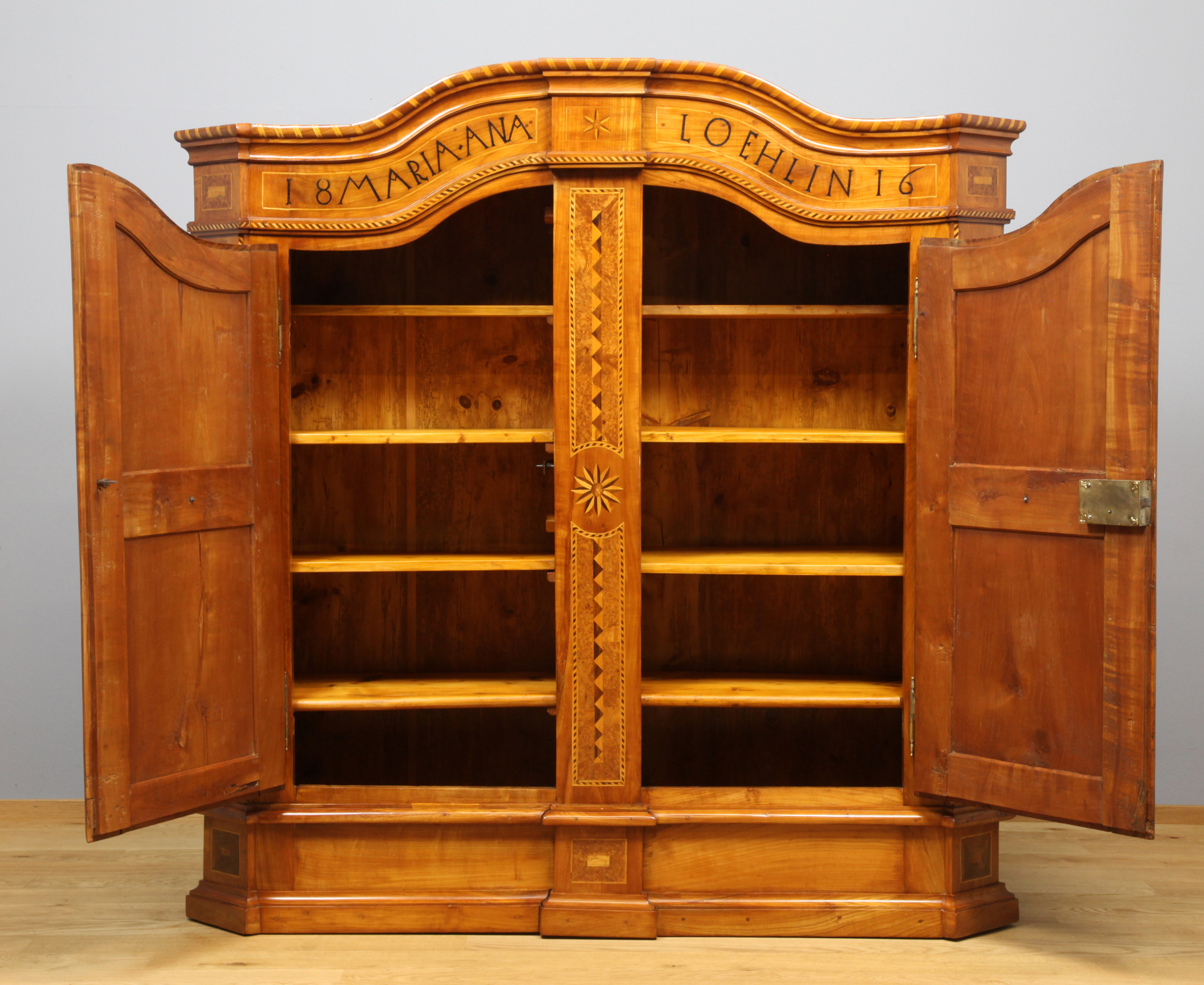 Bodenseeschrank aus Kirschbaum mit Intarsien, datiert 1816