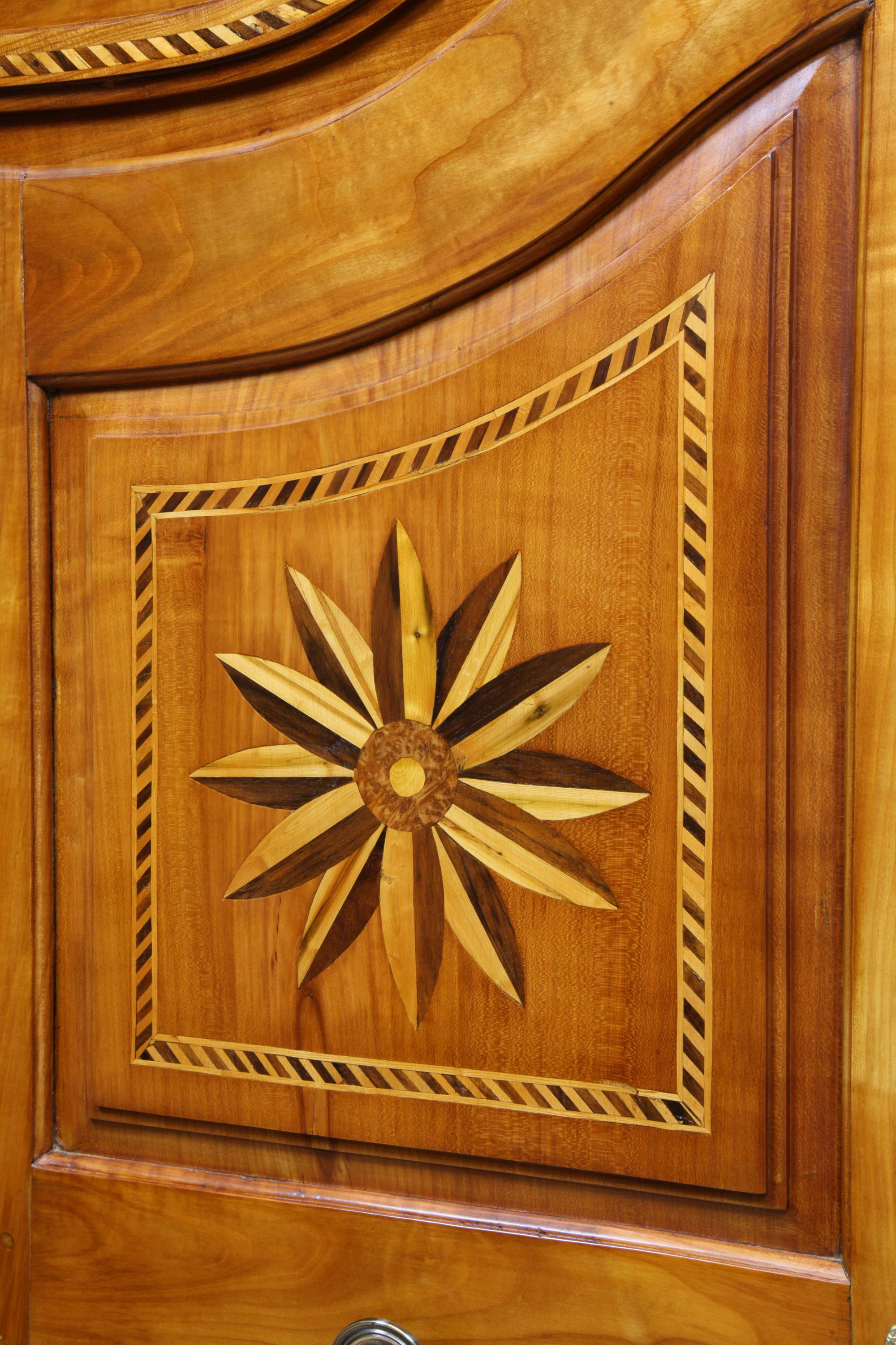 Bodenseeschrank aus Kirschbaum mit Intarsien, datiert 1816