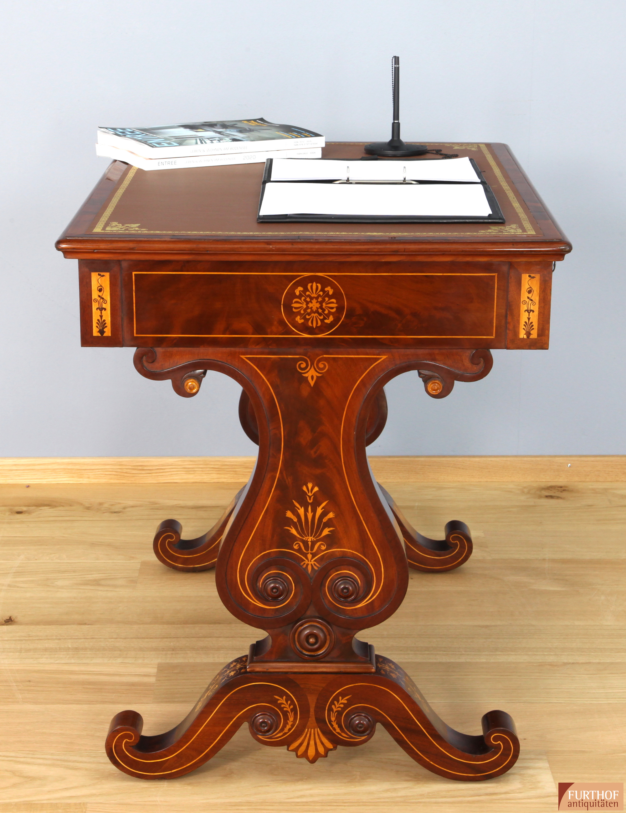 Qualitätsvoller Schreibtisch, K. F. Schinkel zugeschr., Berlin um 1825