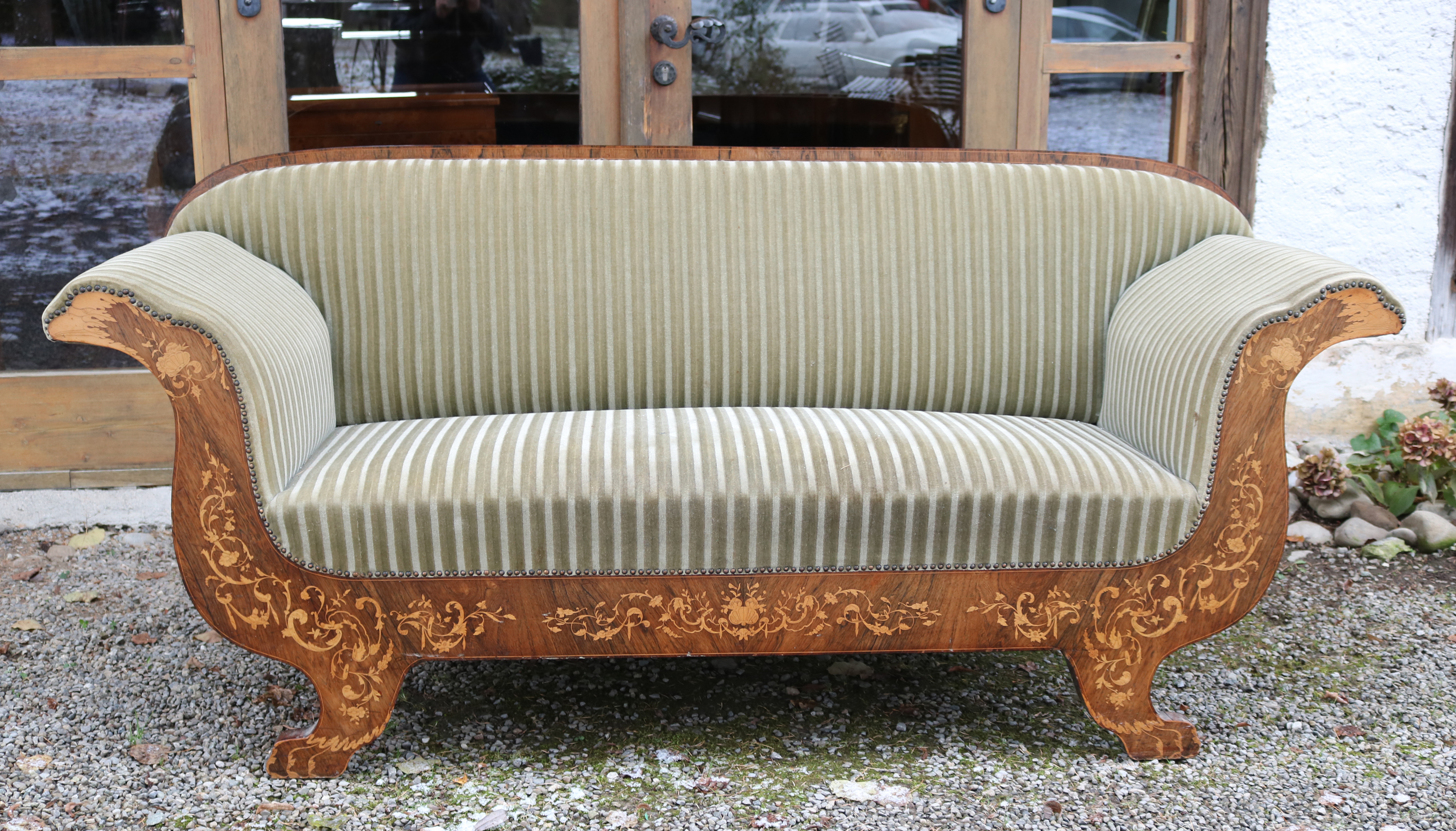 Spätbiedermeier Sofa der Firma Knussmann aus Mainz, Palisander furniert, mit feinen Ahornintarsien