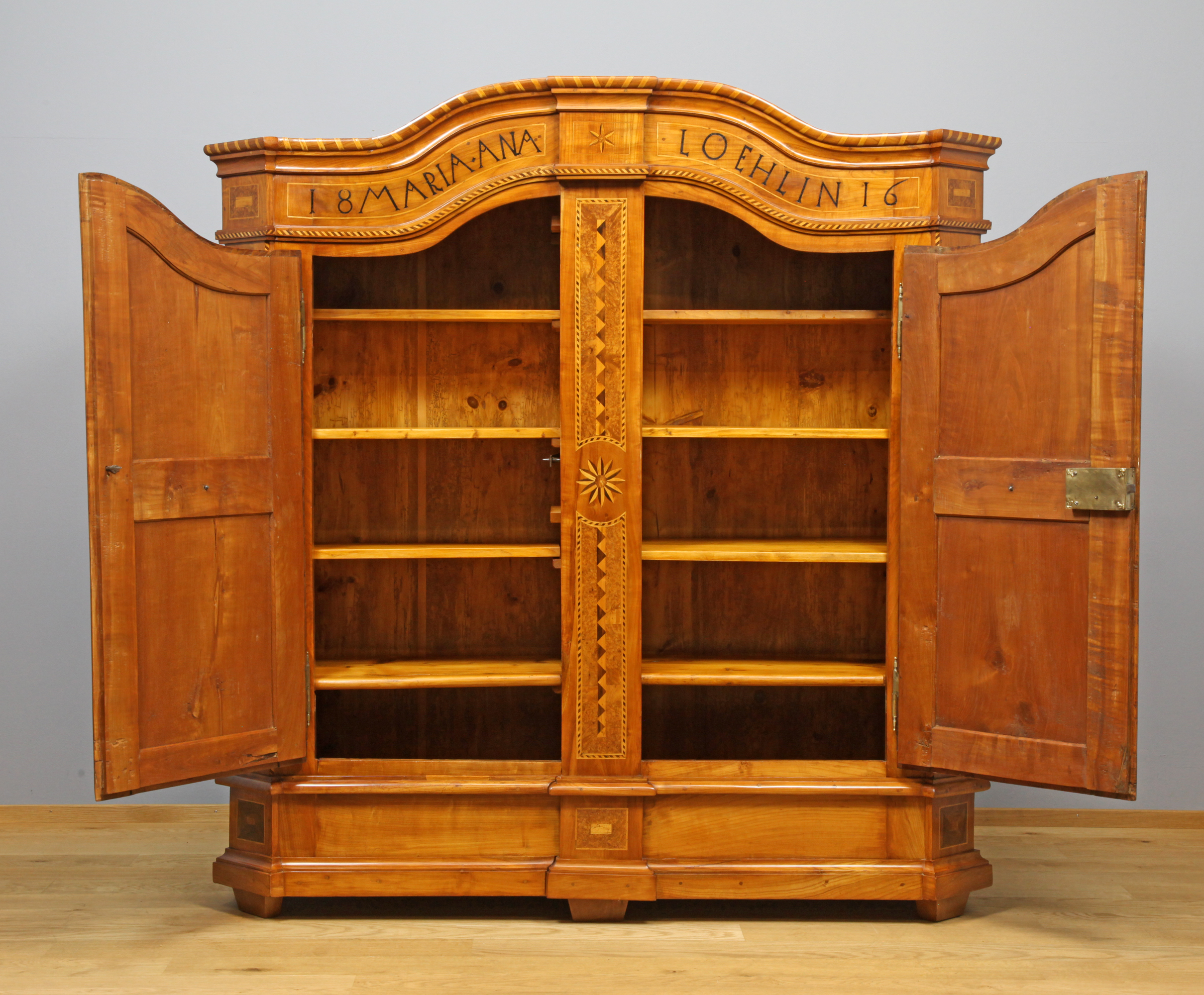 Bodenseeschrank aus Kirschbaum mit Intarsien, datiert 1816
