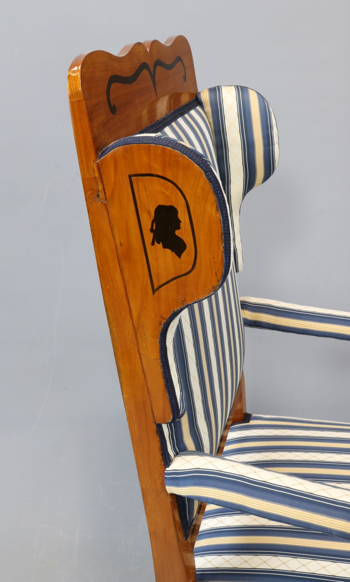 Biedermeier Ohrenbackensessel aus Kirschbaum mit ...